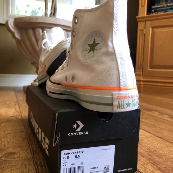 CONVERSE | Retro Edition! - Picture 2 of 3